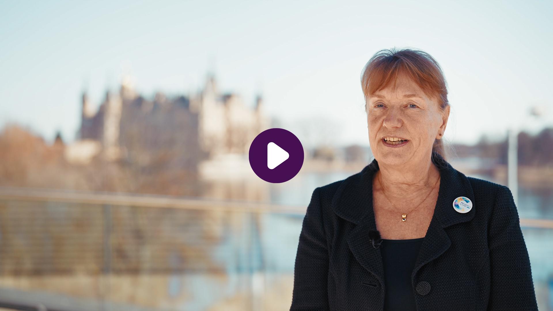 Uta Knöchel im Interview auf der Dachterrasse der IHK zu Schwerin