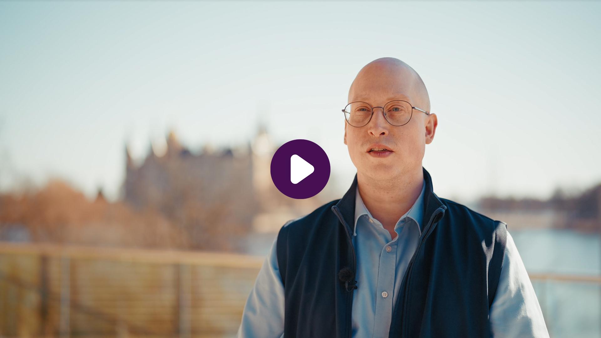 Simon Krause  im Interview auf der Dachterrasse der IHK zu Schwerin