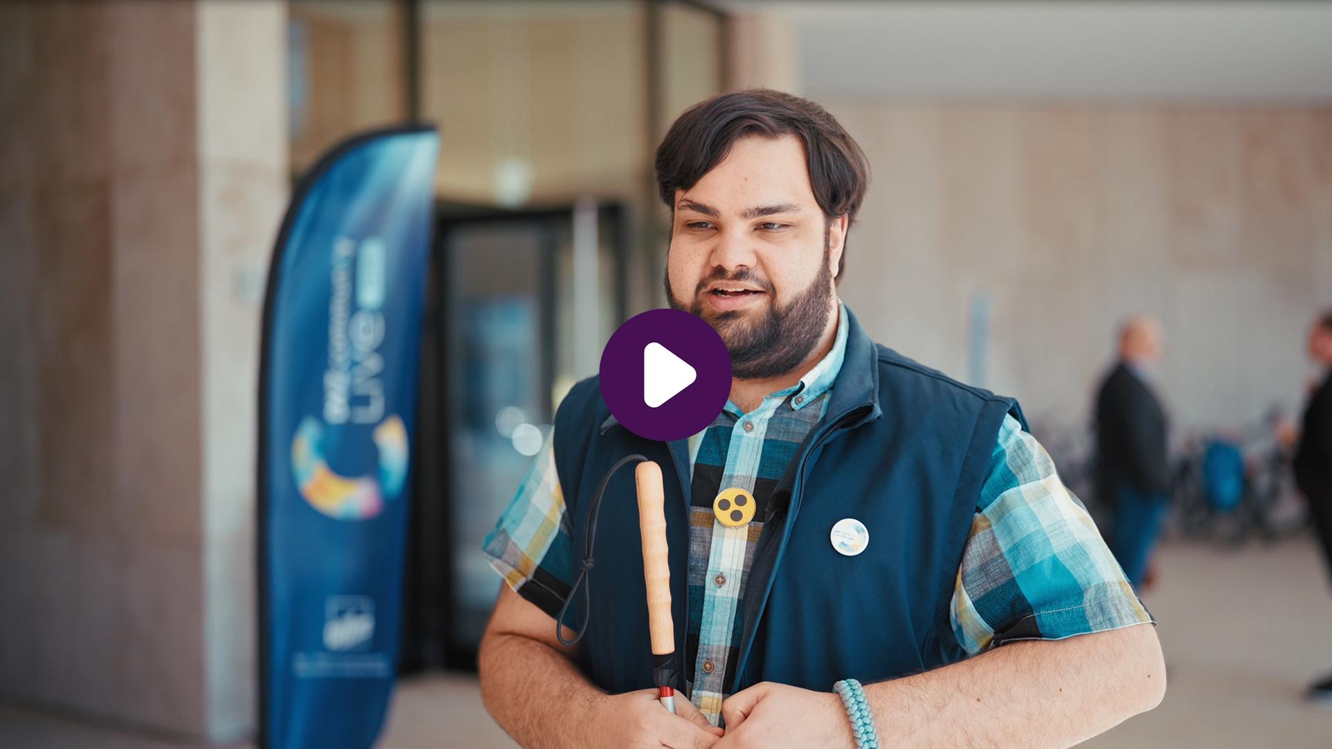 Tommy Mahajan im Interview vor der IHK zu Schwerin