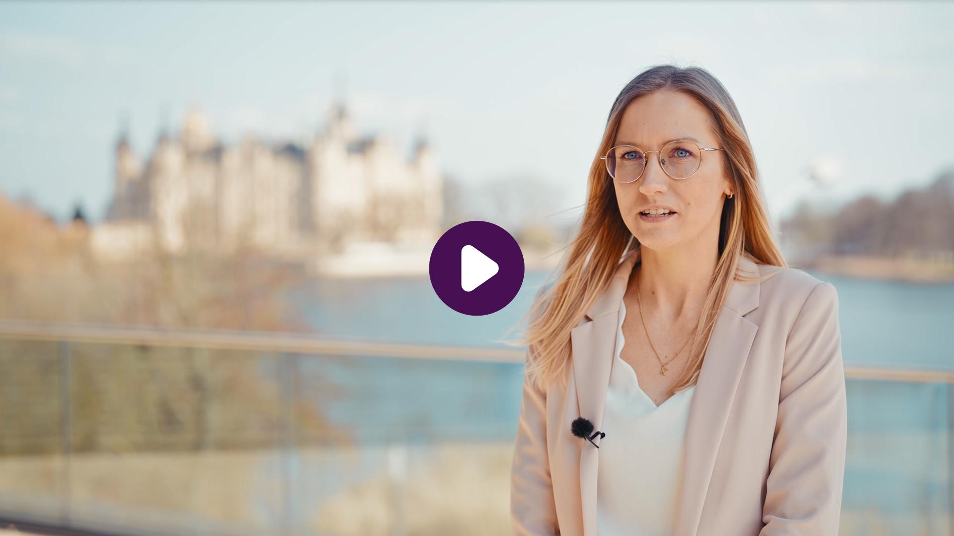 Isabell Neubert im Interview auf der Dachterrasse der IHK zu Schwerin