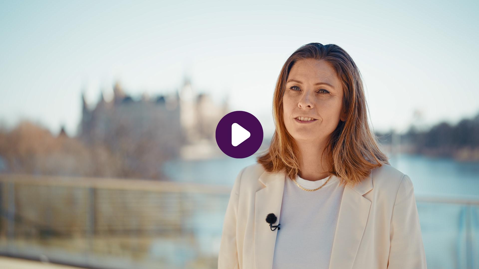Dr. Dorothee Wetzig im Interview auf der Dachterrasse der IHK zu Schwerin