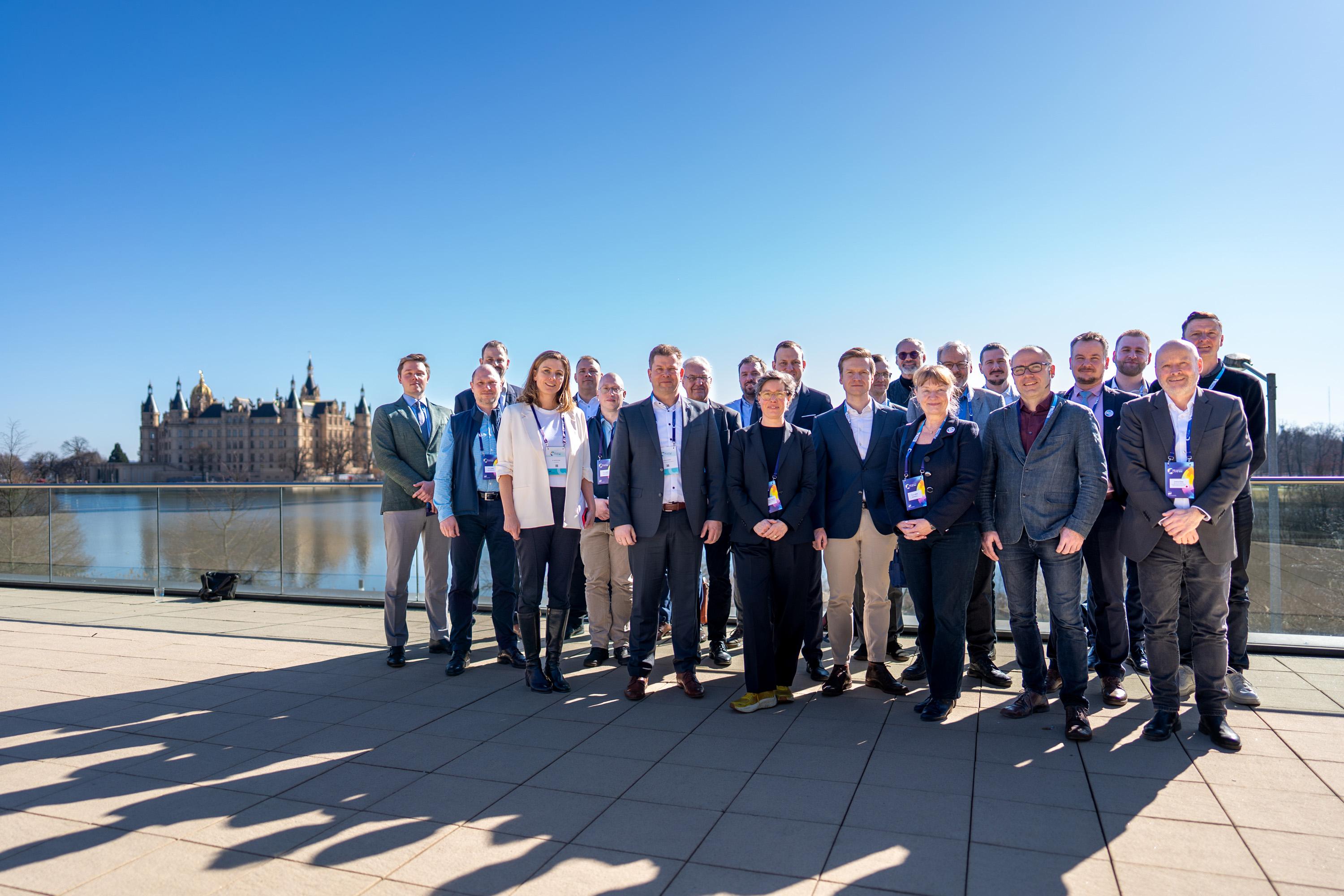 Gruppenfoto auf der Dachterrasse der IHK
