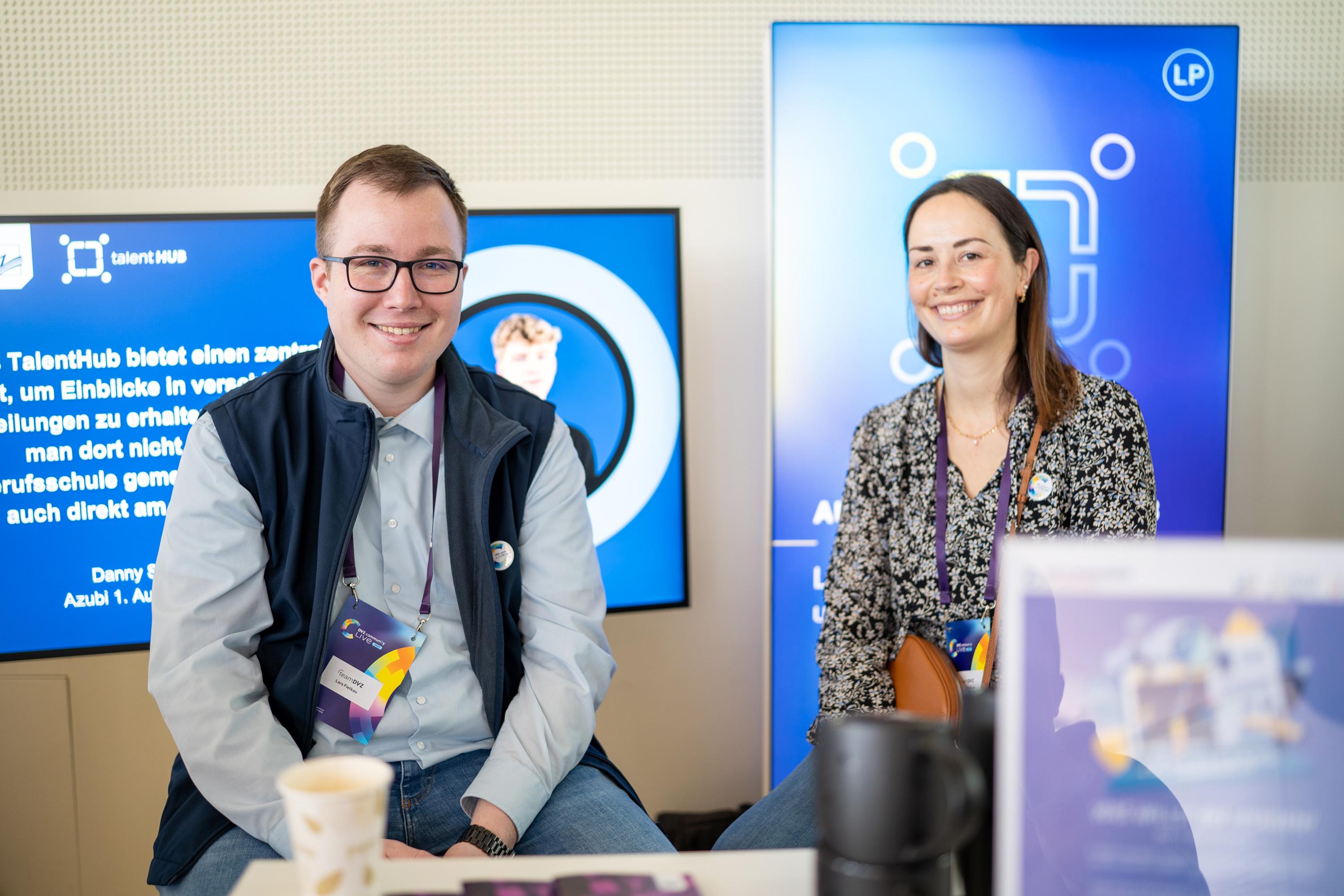 Lars Fietkau und Annemarie Guse am Personal-Stand